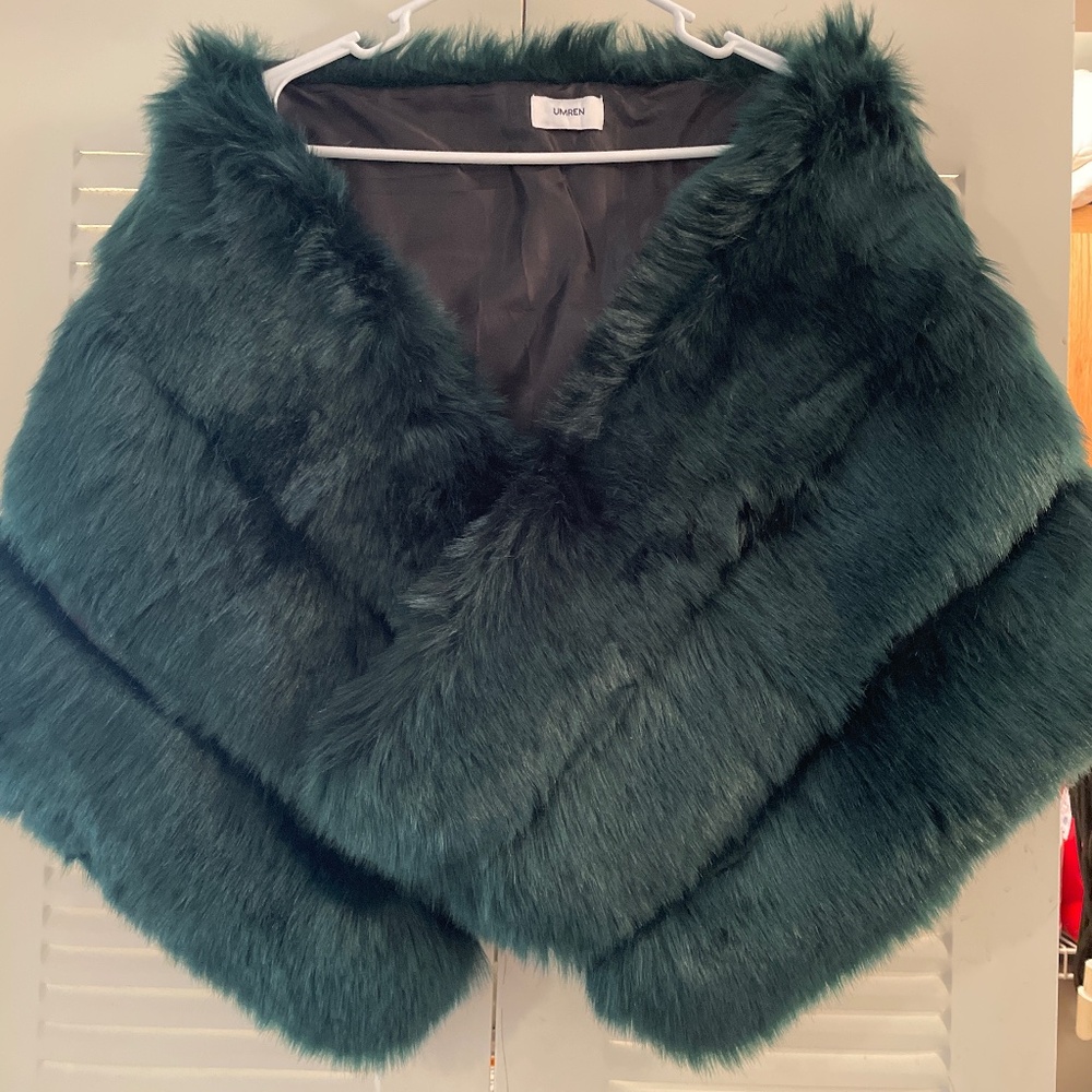 Beautiful Evergreen Fake Fur Scrug